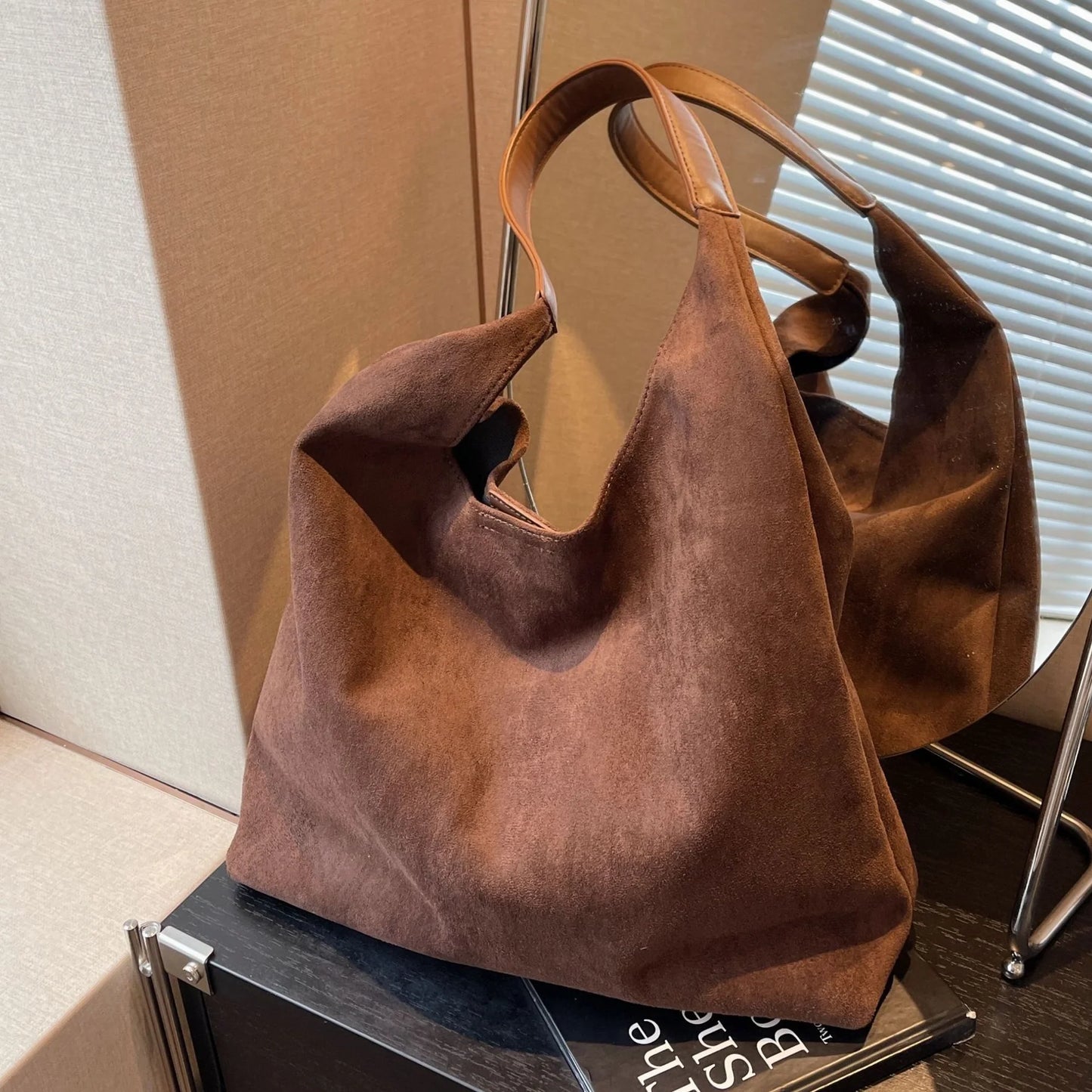 THE MIRAVÉ TOTE